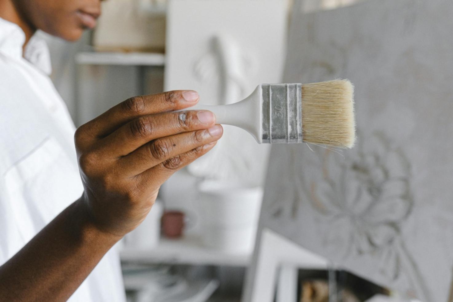 Session de dessin en extérieur avec étudiants internationaux dans les rues de Dijon